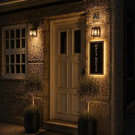 Opus House Penzion Guimarães
