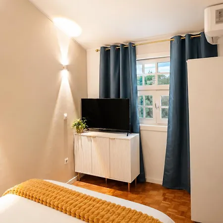 Opus House Penzion Guimarães